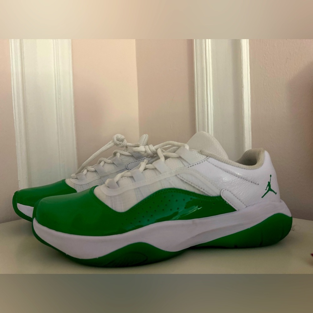 Women’s Jordan 11 Lifestyle Sneakers Size 9.5